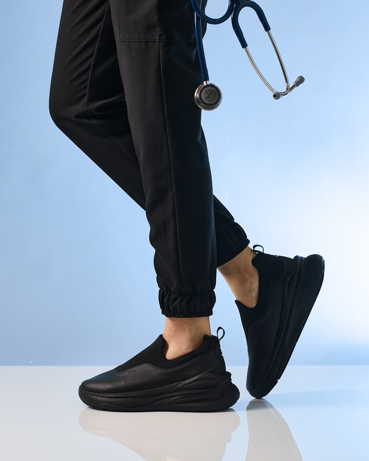 Women's Ona - All Black Option