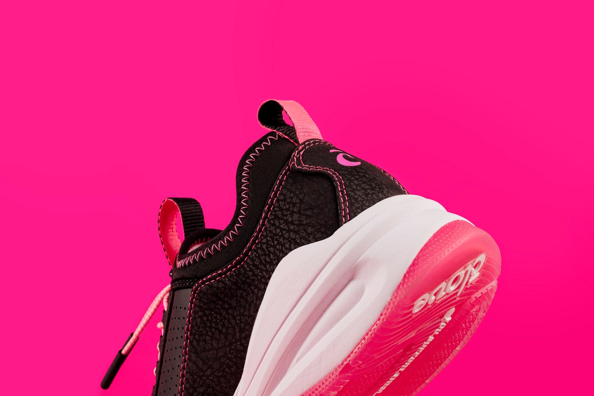 how-to-style-colorful-sneakers