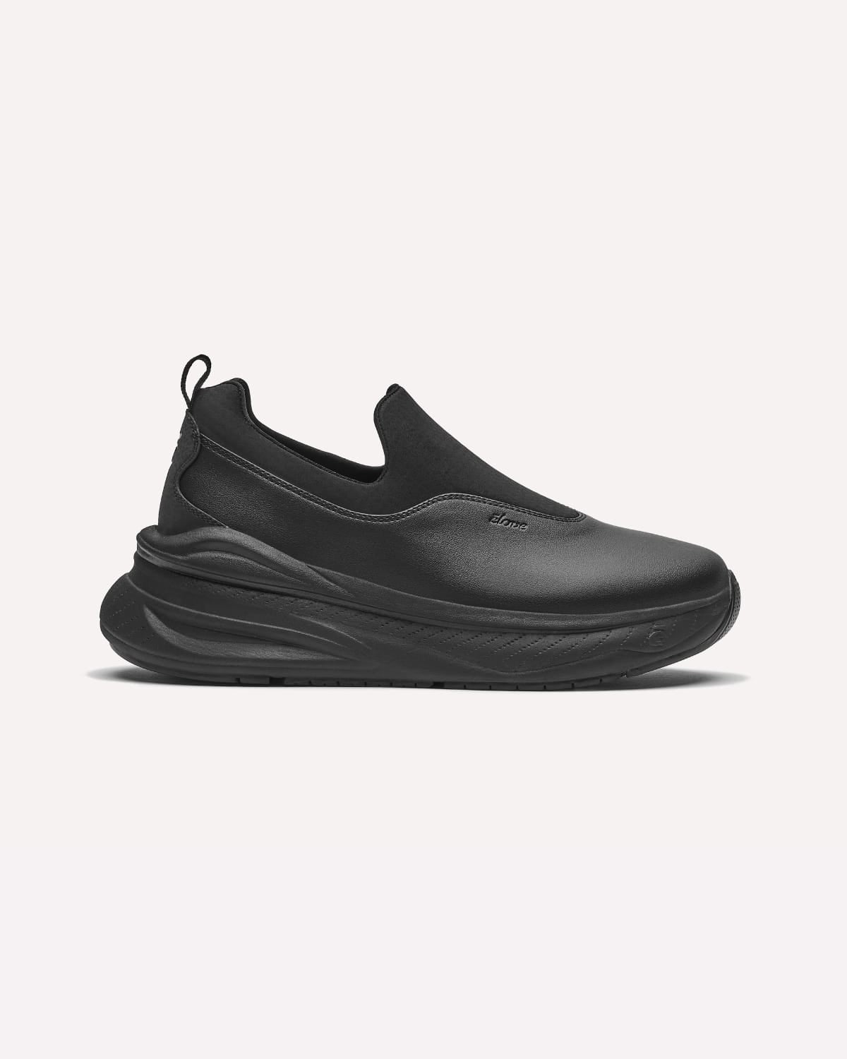 Best All Black Shoes for Nurses - Black Nursing Shoes | Clove display picture 1