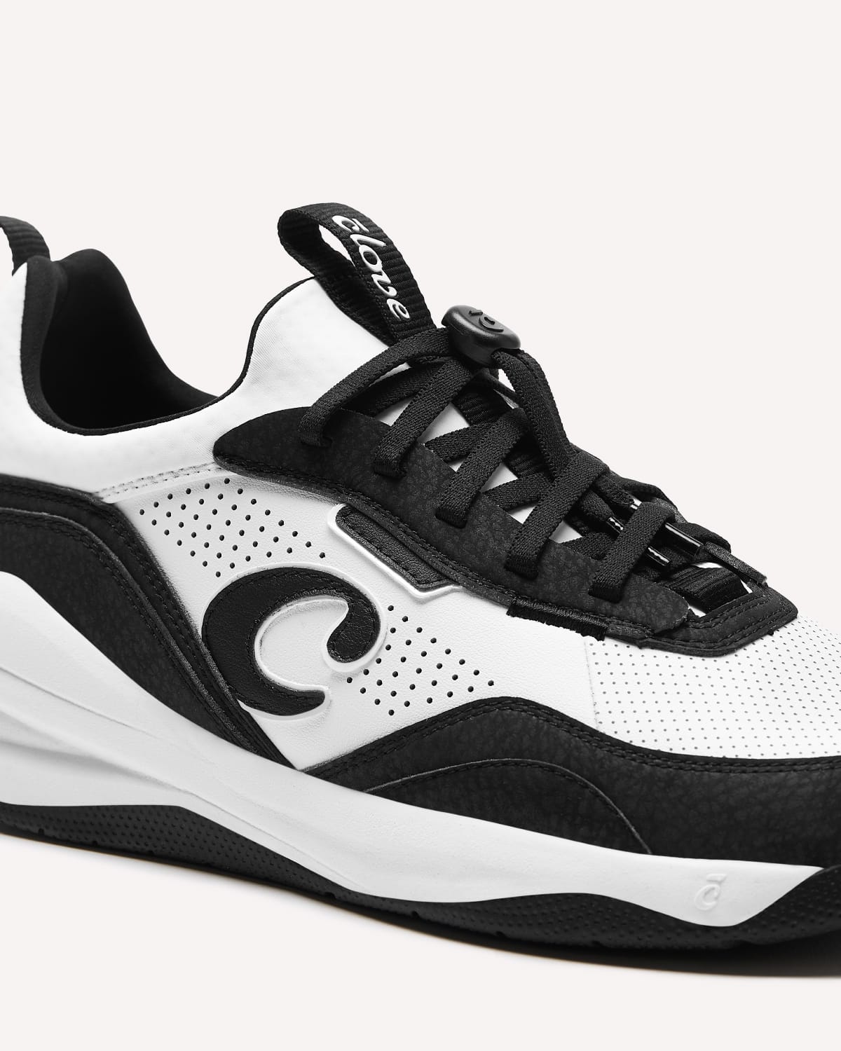 Women's Strada - White / Black
