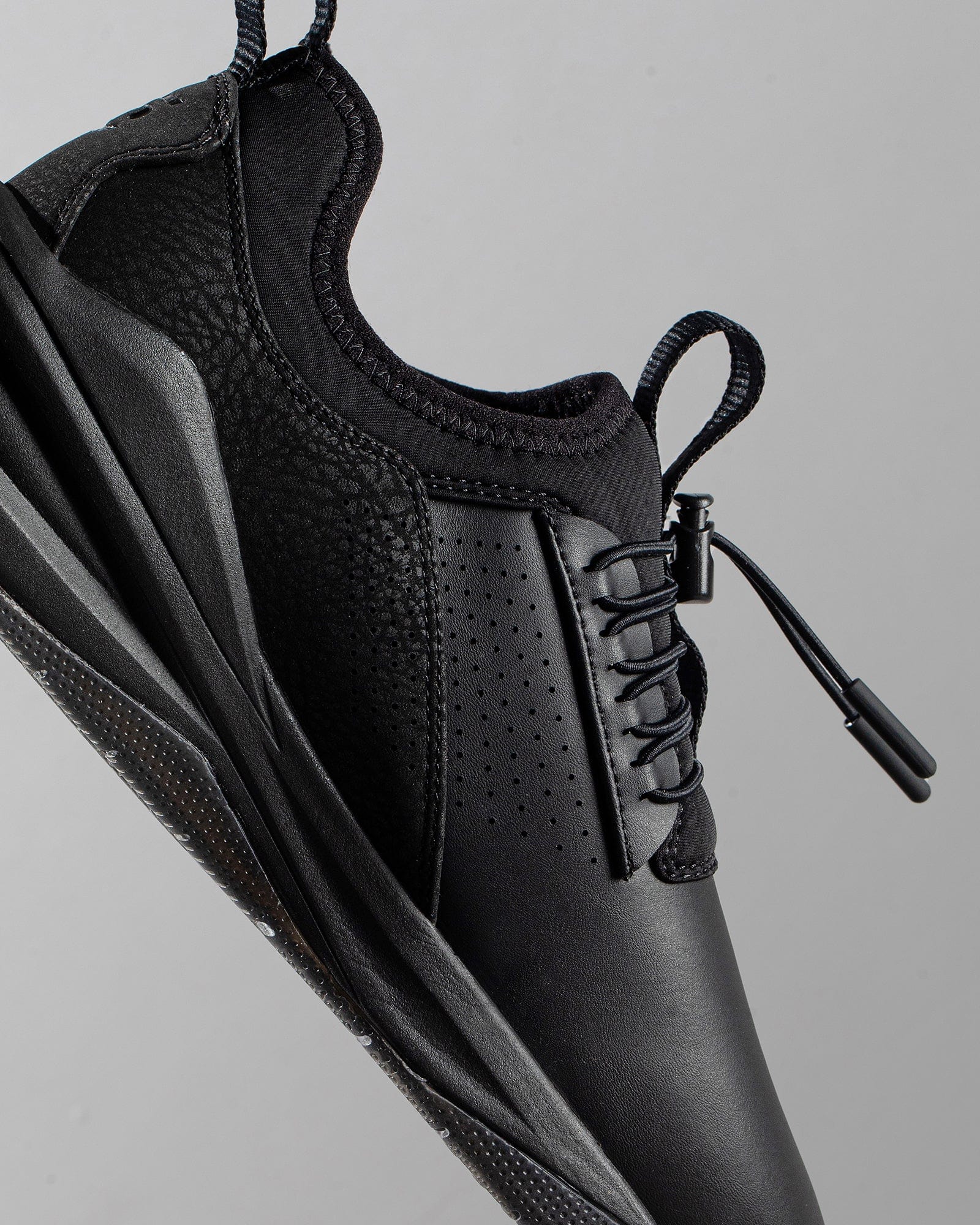 Ivee Sneakers Black