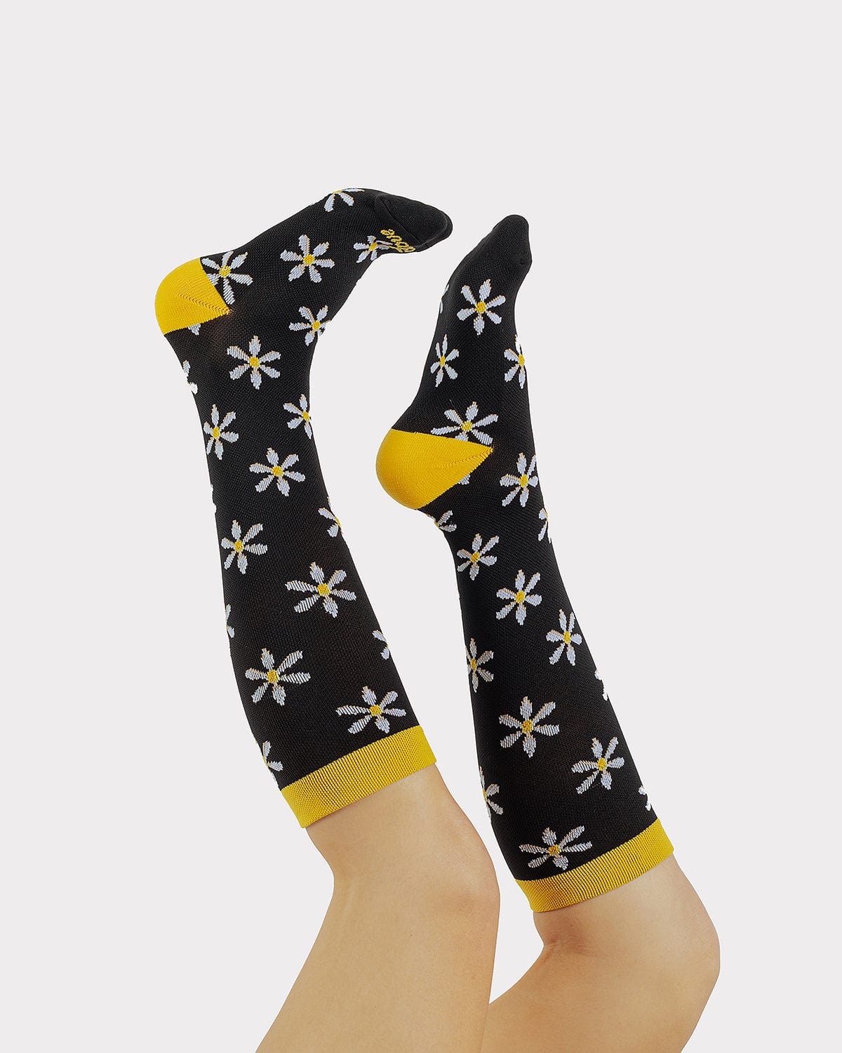 Black and Yellow Daisy Print Compression Socks for Healthcare Workers